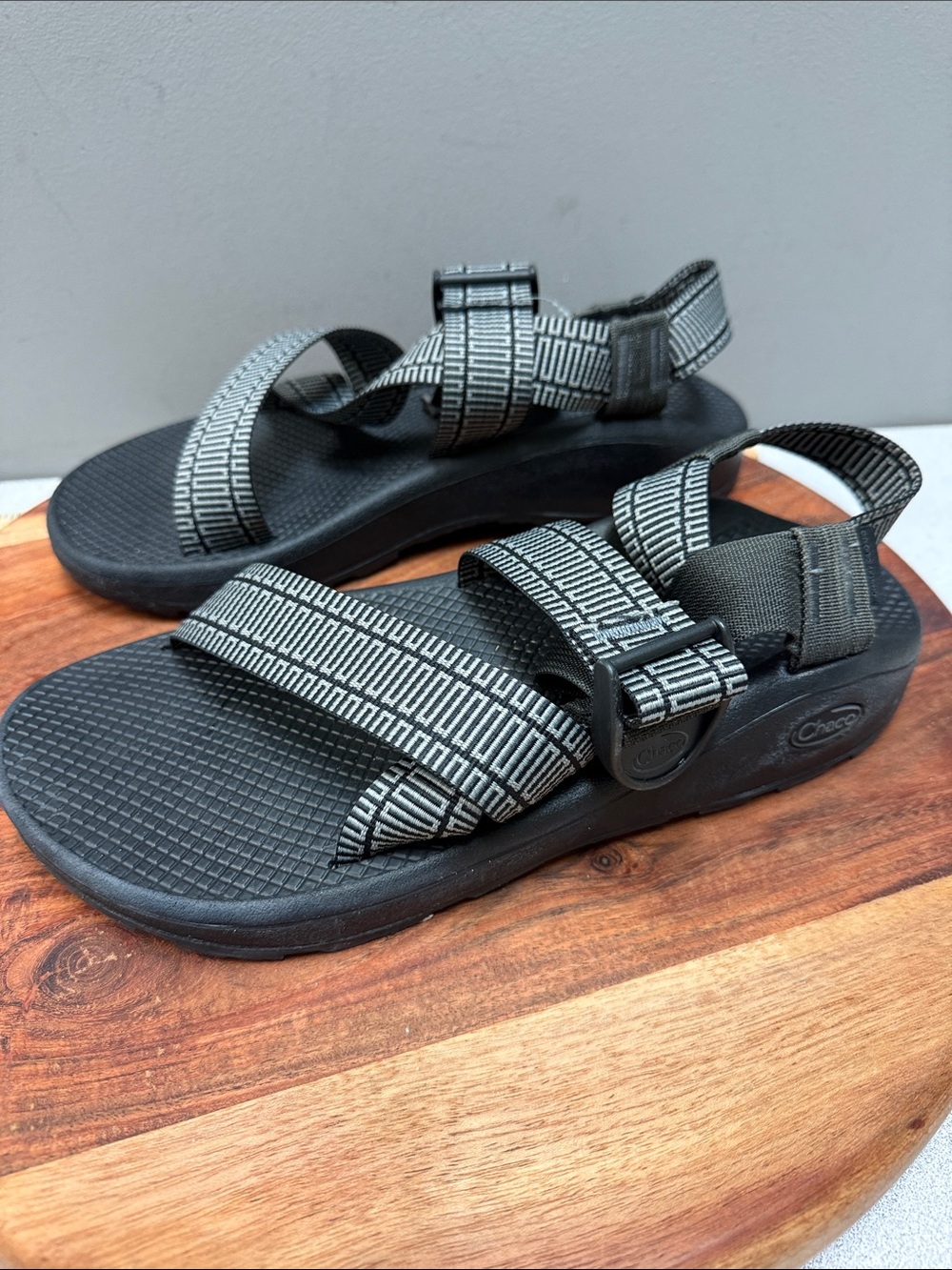 Chaco Chillos Sport Sandals Men’s 10 Gray Black Adjustable Comfort